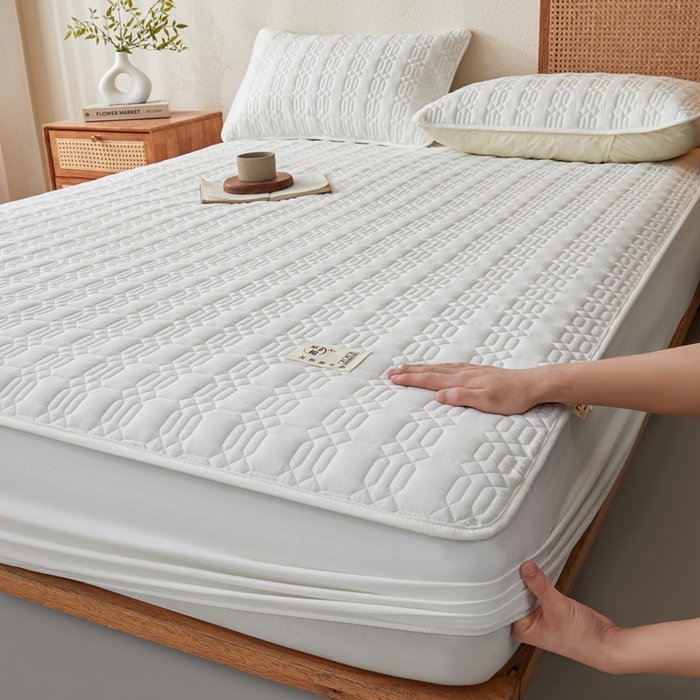 91家纺网 家纺一手货源 找家纺 邵依家纺 2026新款原棉防水床笠系列 菱格本白