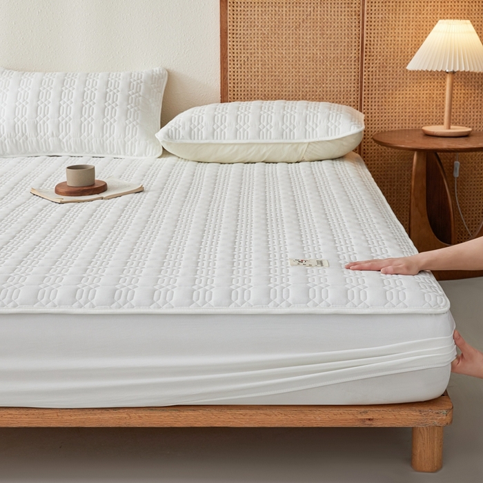 91家纺网 家纺一手货源 找家纺 邵依家纺 2026新款原棉防水床笠系列 菱格本白