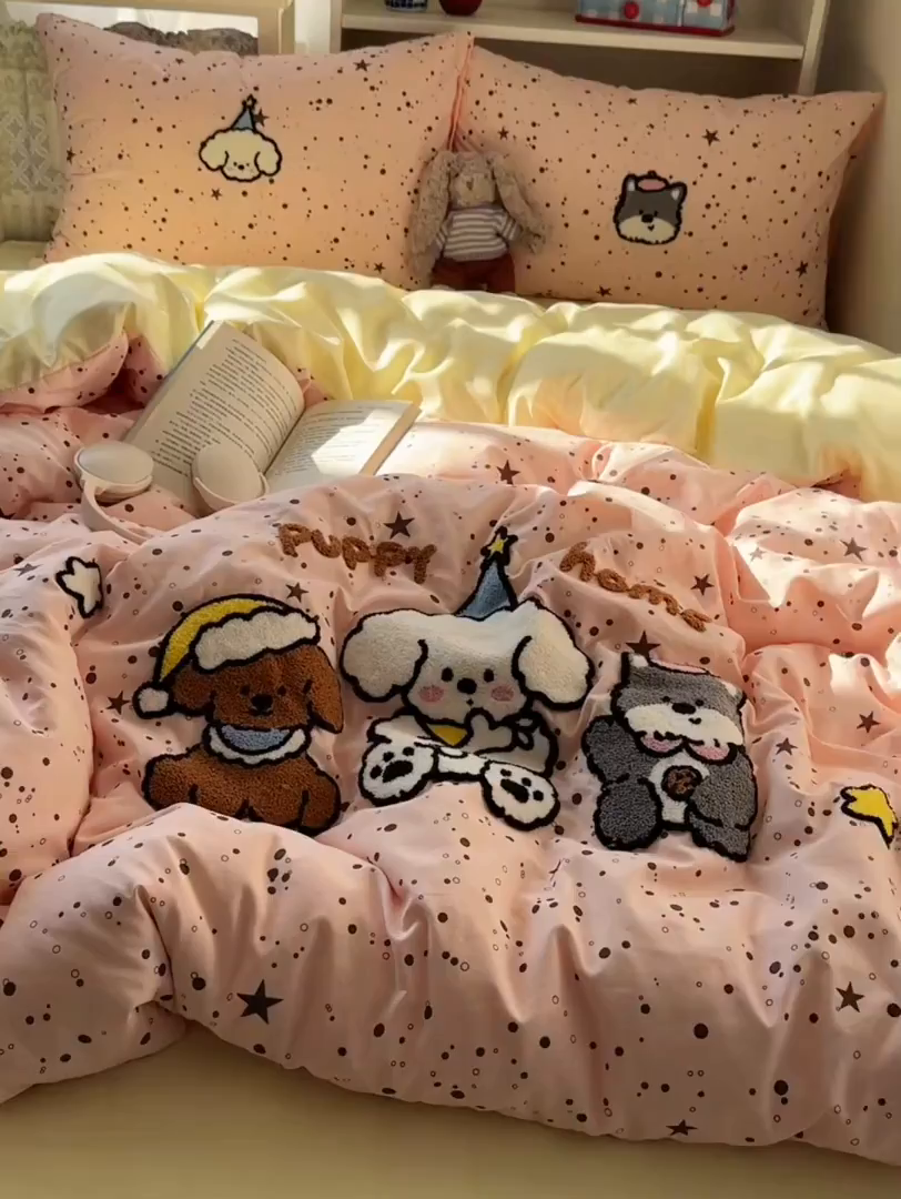 91家纺网 家纺一手货源 找家纺 贝扬思家纺 2026新款超软糯可爱系毛巾绣四件套系列 真诚小狗