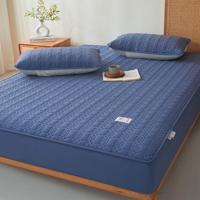 91家纺网 家纺一手货源 找家纺 邵依家纺 2026新款原棉防水床笠系列 菱格黛蓝