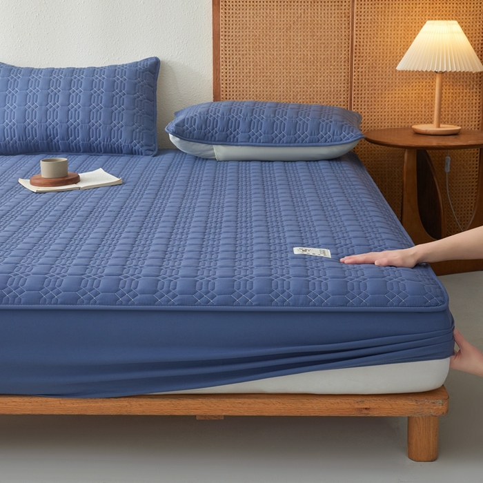 91家纺网 家纺一手货源 找家纺 邵依家纺 2026新款原棉防水床笠系列 菱格黛蓝