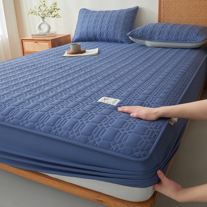 91家纺网 家纺一手货源 找家纺 邵依家纺 2026新款原棉防水床笠系列 菱格黛蓝