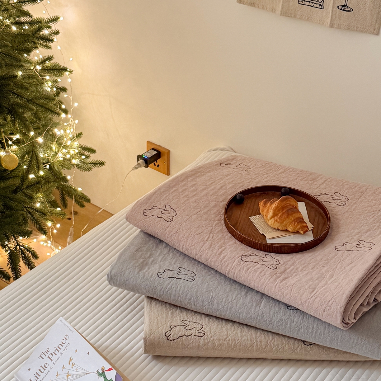 91家纺网 家纺一手货源 找家纺 沐瑟家纺 2026新款纯棉四层纱布枕巾-叮叮狗和浅跳兔 组合图