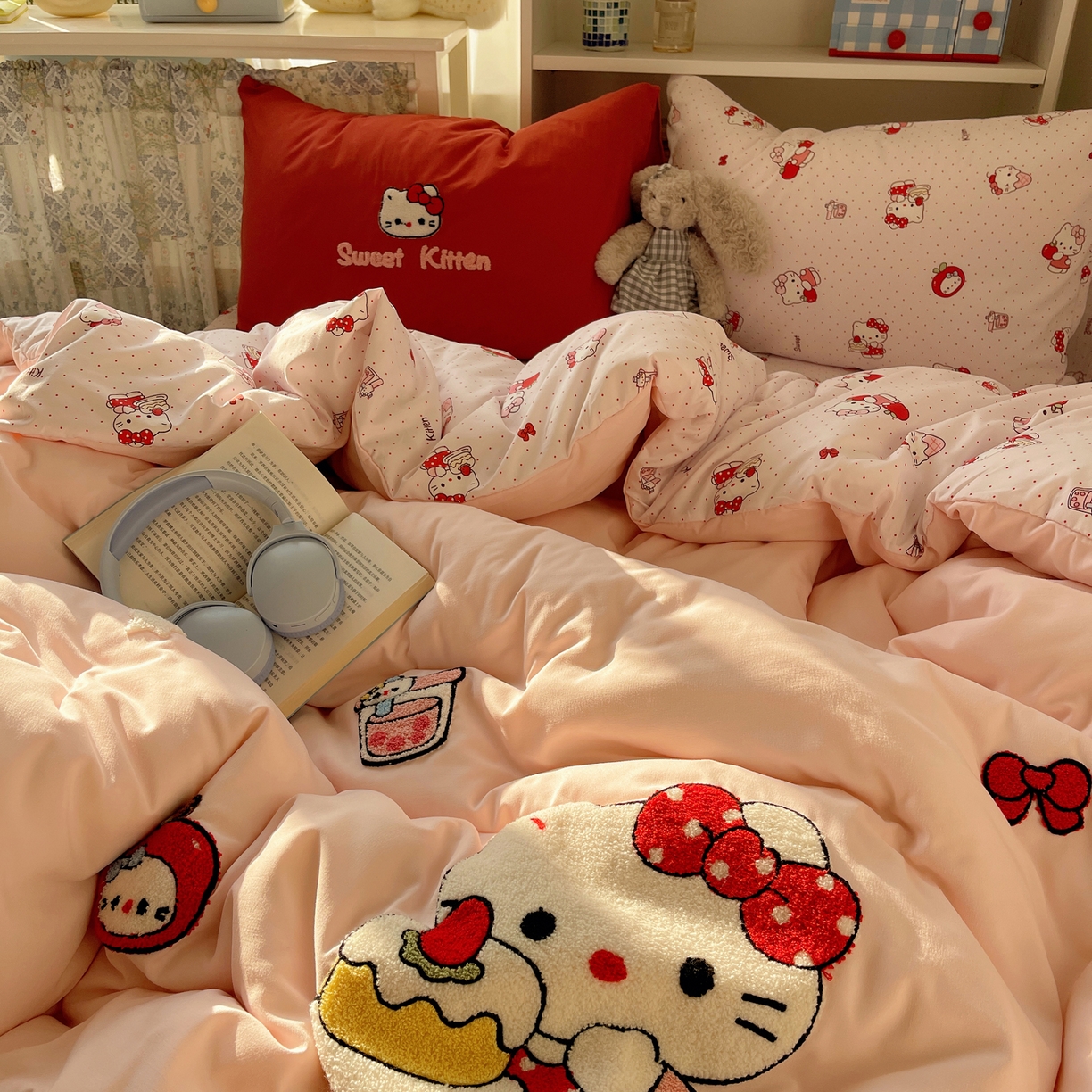 91家纺网 家纺一手货源 找家纺 贝扬思家纺 2026新款超软糯可爱系毛巾绣四件套系列 做甜品的猫