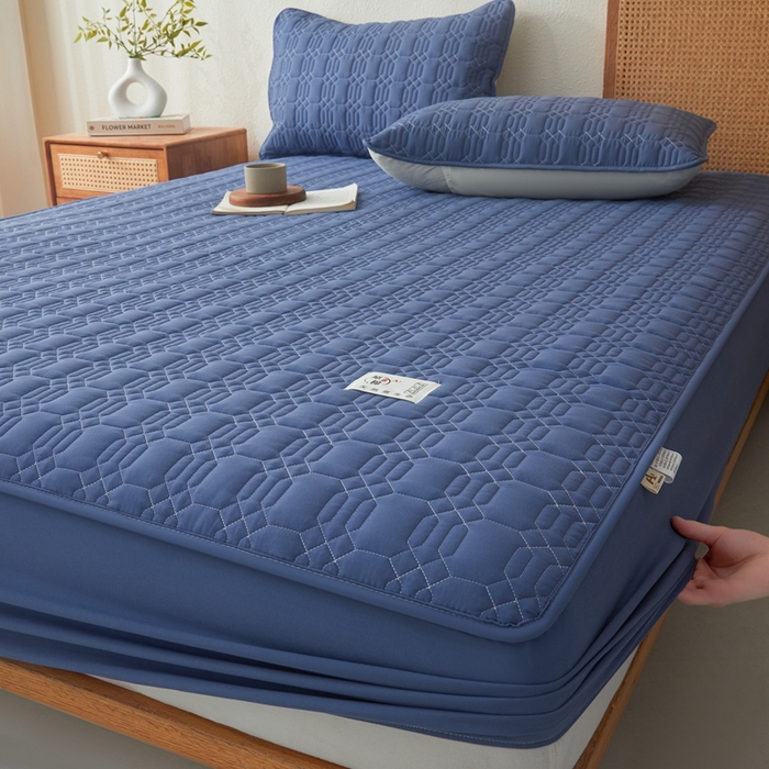 91家纺网 家纺一手货源 找家纺 邵依家纺 2026新款原棉防水床笠系列 菱格黛蓝