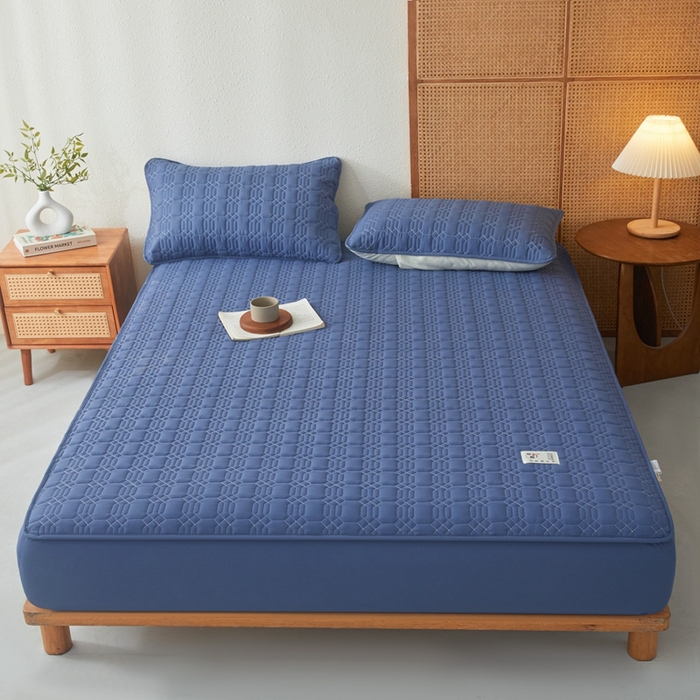 91家纺网 家纺一手货源 找家纺 邵依家纺 2026新款原棉防水床笠系列 菱格黛蓝