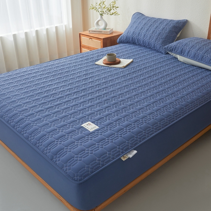 91家纺网 家纺一手货源 找家纺 邵依家纺 2026新款原棉防水床笠系列 菱格黛蓝