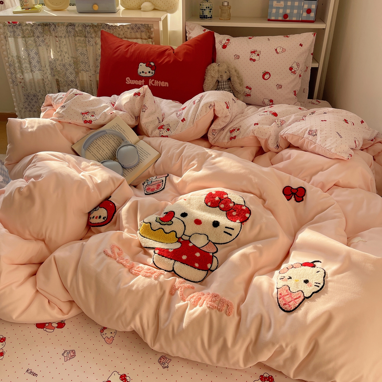 91家纺网 家纺一手货源 找家纺 贝扬思家纺 2026新款超软糯可爱系毛巾绣四件套系列 做甜品的猫