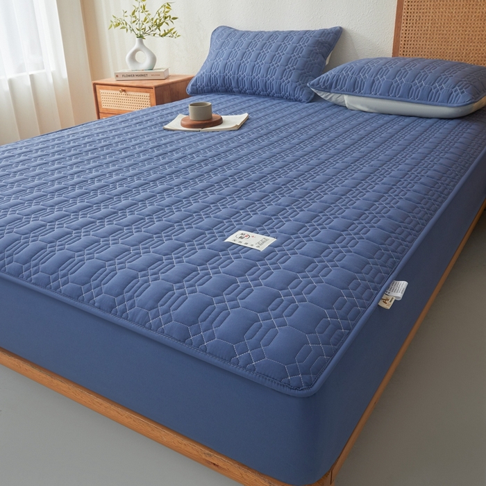 91家纺网 家纺一手货源 找家纺 邵依家纺 2026新款原棉防水床笠系列 菱格黛蓝