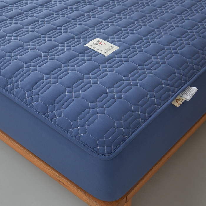 91家纺网 家纺一手货源 找家纺 邵依家纺 2026新款原棉防水床笠系列 菱格黛蓝