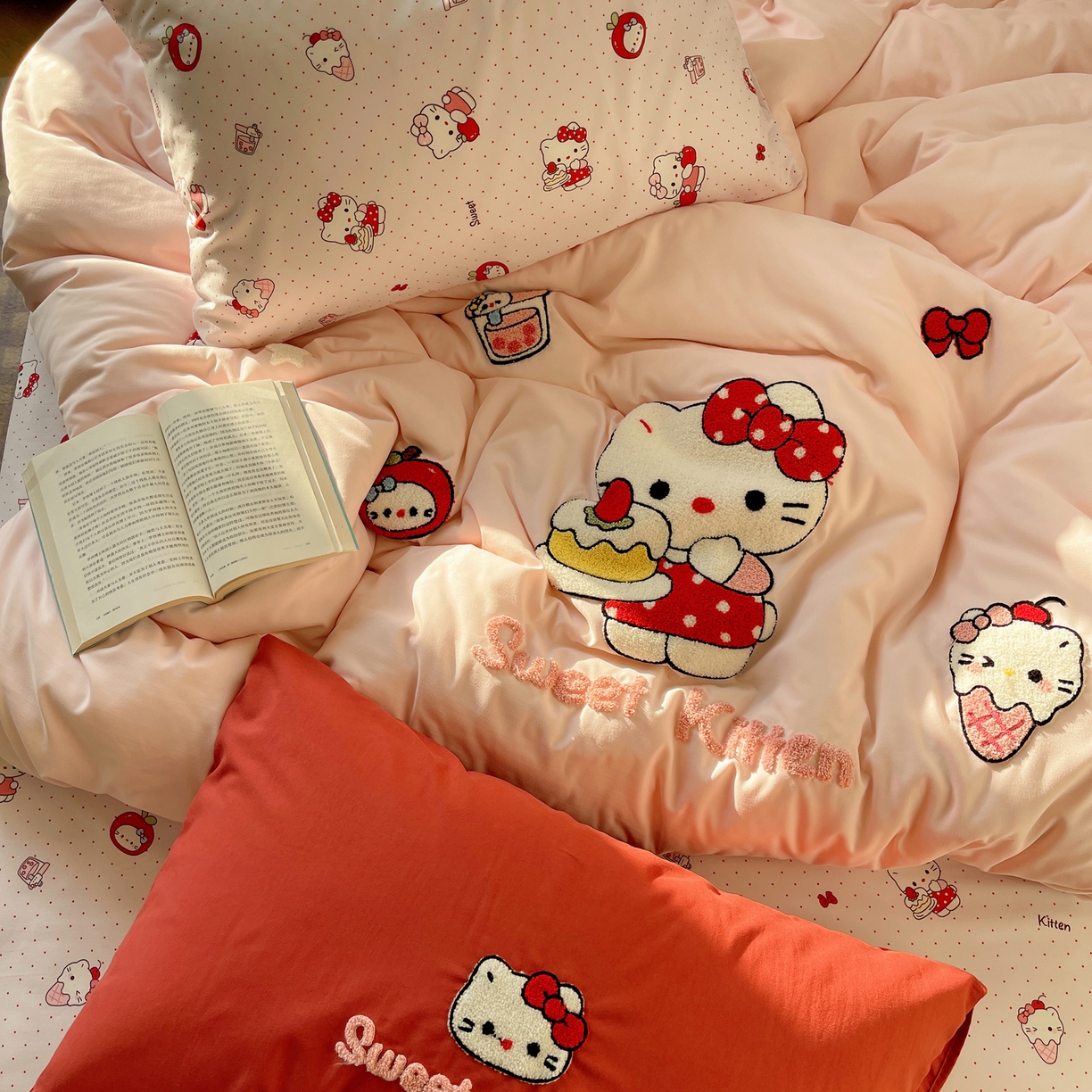 91家纺网 家纺一手货源 找家纺 贝扬思家纺 2026新款超软糯可爱系毛巾绣四件套系列 做甜品的猫