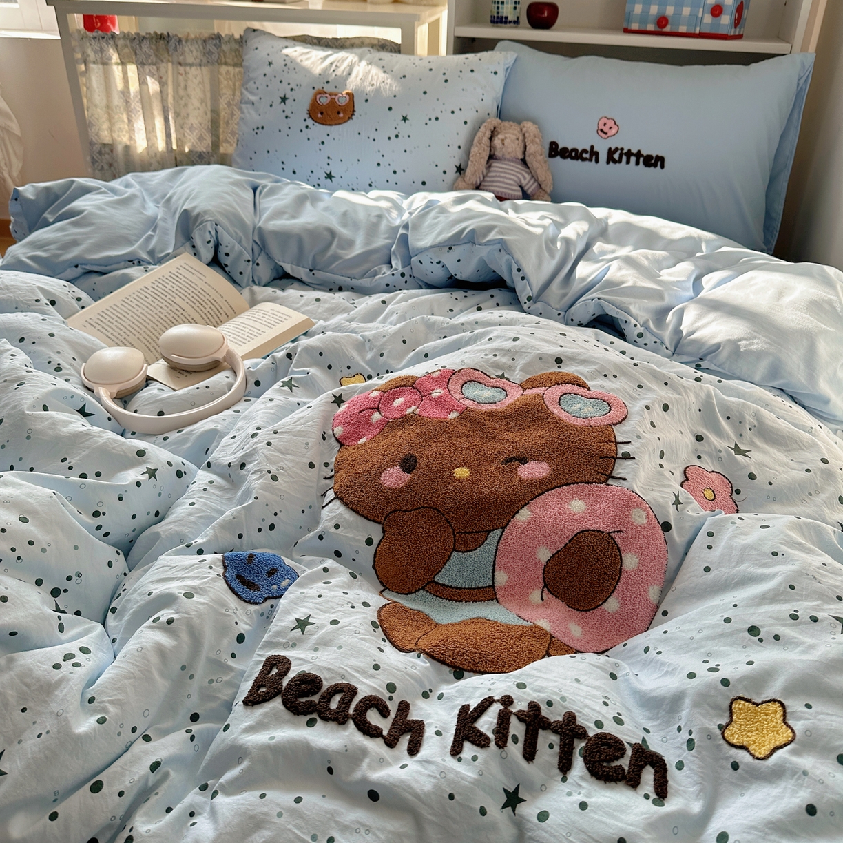 91家纺网 家纺一手货源 找家纺 贝扬思家纺 2026新款超软糯可爱系毛巾绣四件套系列 kt猫派对