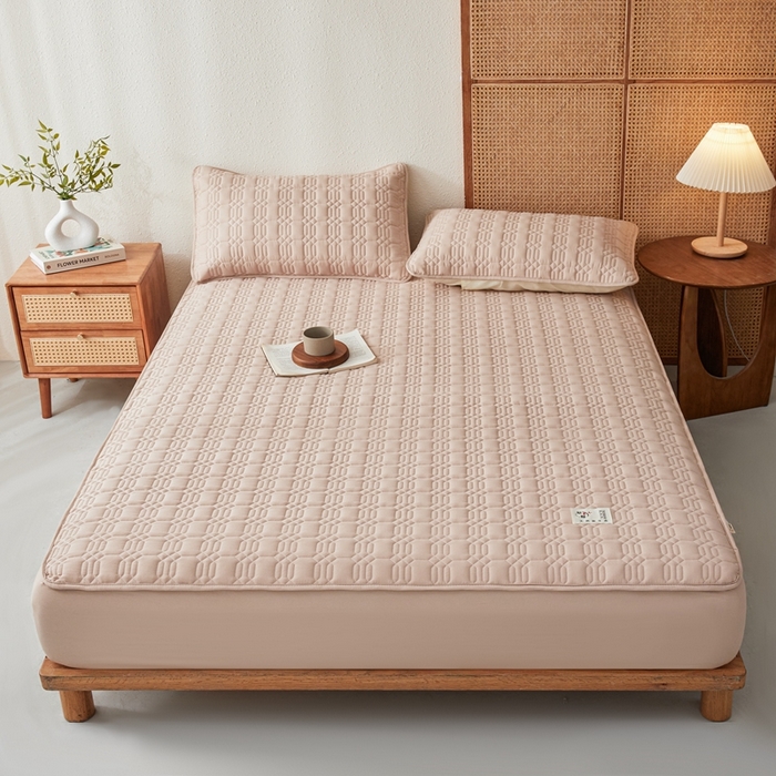 91家纺网 家纺一手货源 找家纺 邵依家纺 2026新款原棉防水床笠系列 菱格卡其