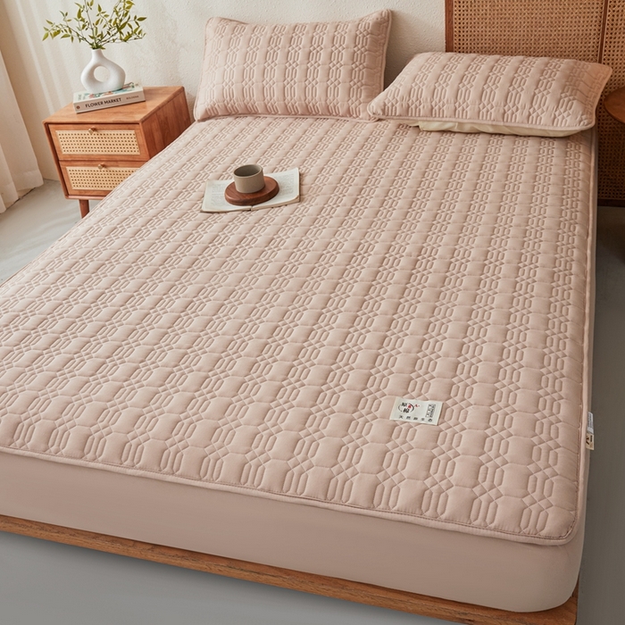 91家纺网 家纺一手货源 找家纺 邵依家纺 2026新款原棉防水床笠系列 菱格卡其