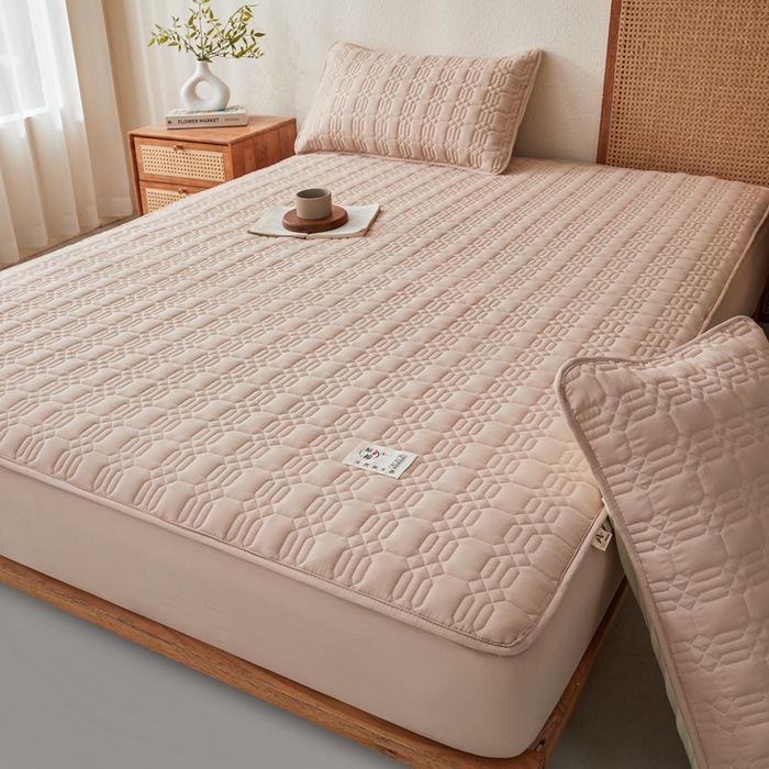 91家纺网 家纺一手货源 找家纺 邵依家纺 2026新款原棉防水床笠系列 菱格卡其