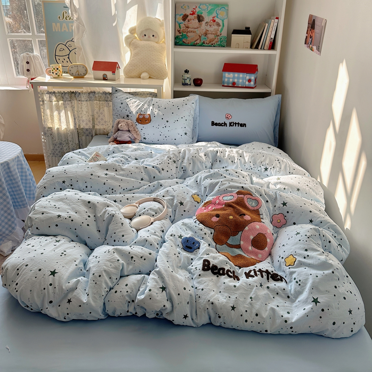 91家纺网 家纺一手货源 找家纺 贝扬思家纺 2026新款超软糯可爱系毛巾绣四件套系列 kt猫派对