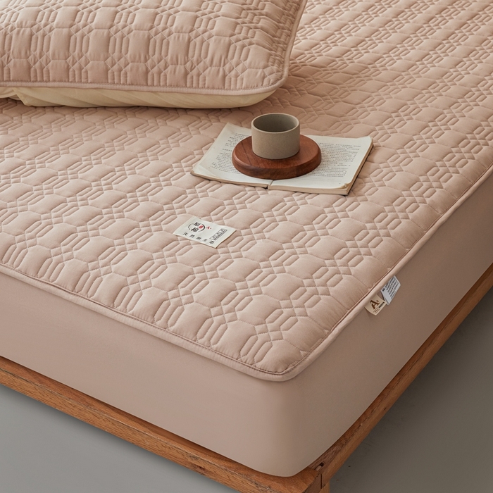 91家纺网 家纺一手货源 找家纺 邵依家纺 2026新款原棉防水床笠系列 菱格卡其