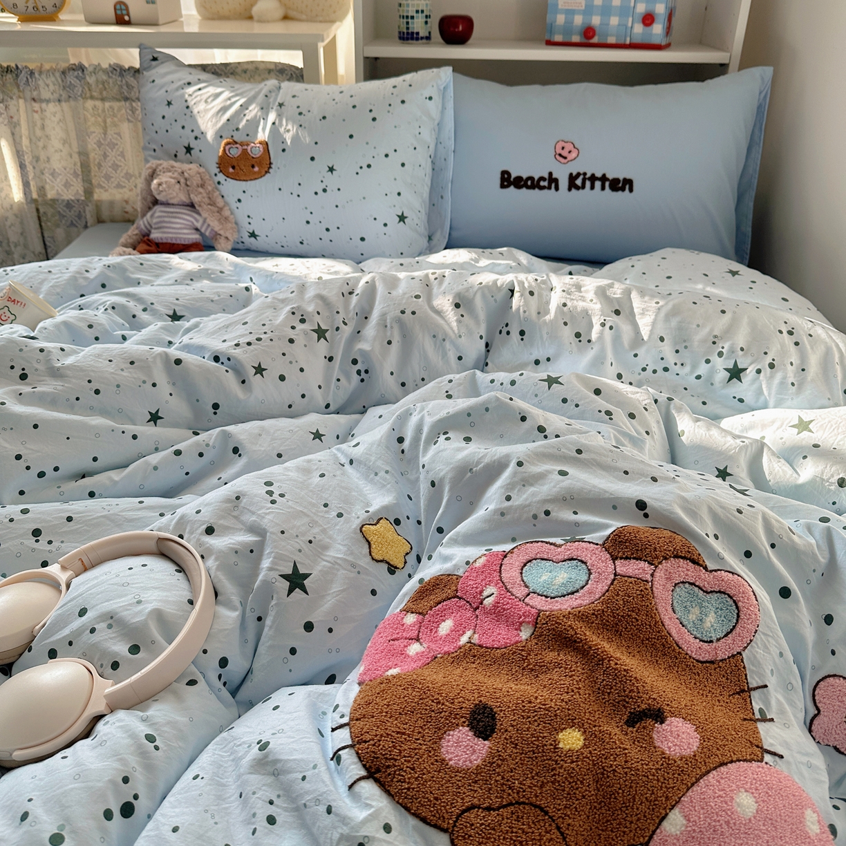 91家纺网 家纺一手货源 找家纺 贝扬思家纺 2026新款超软糯可爱系毛巾绣四件套系列 kt猫派对