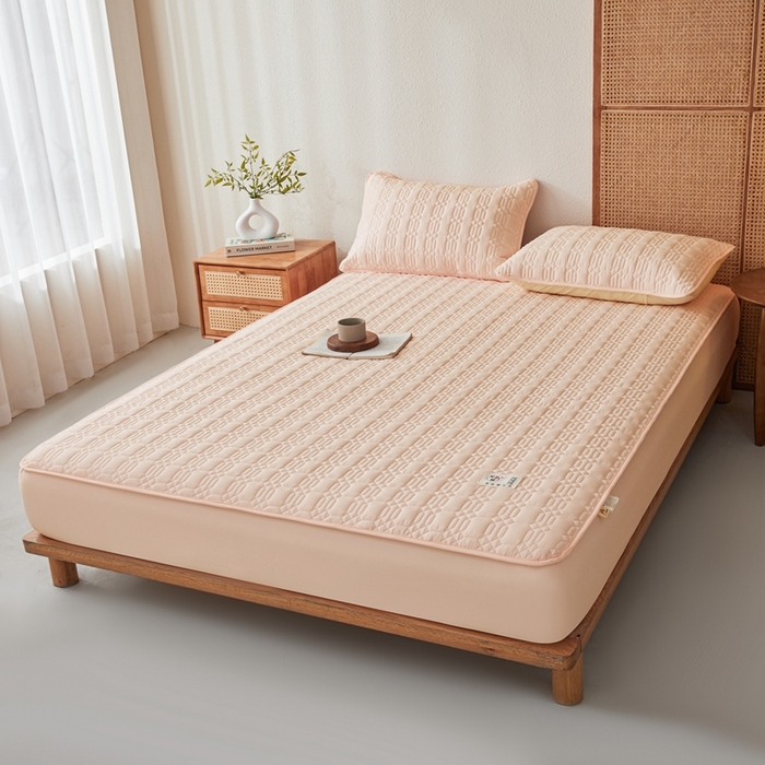 91家纺网 家纺一手货源 找家纺 邵依家纺 2026新款原棉防水床笠系列 菱格奶黄