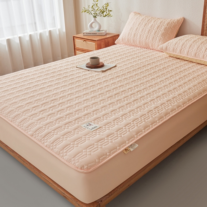 91家纺网 家纺一手货源 找家纺 邵依家纺 2026新款原棉防水床笠系列 菱格奶黄