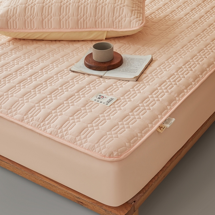 91家纺网 家纺一手货源 找家纺 邵依家纺 2026新款原棉防水床笠系列 菱格奶黄