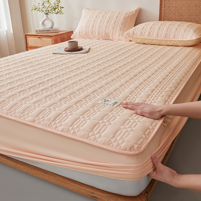 91家纺网 家纺一手货源 找家纺 邵依家纺 2026新款原棉防水床笠系列 菱格奶黄