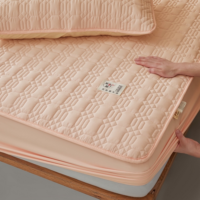 91家纺网 家纺一手货源 找家纺 邵依家纺 2026新款原棉防水床笠系列 菱格奶黄