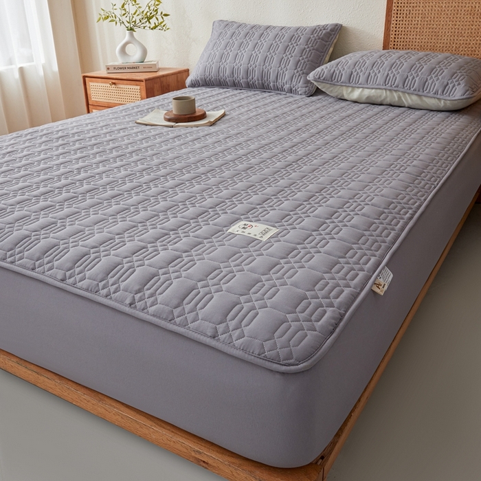 91家纺网 家纺一手货源 找家纺 邵依家纺 2026新款原棉防水床笠系列 菱格深灰