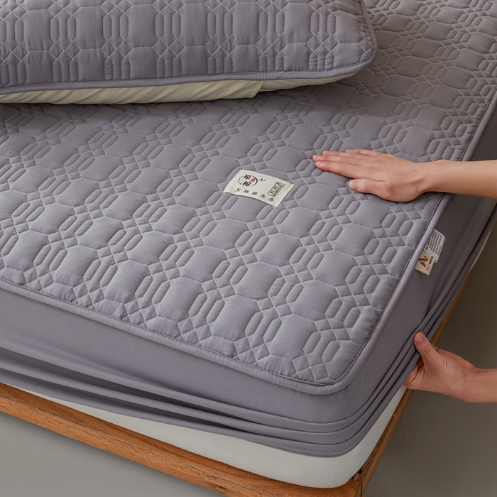 91家纺网 家纺一手货源 找家纺 邵依家纺 2026新款原棉防水床笠系列 菱格深灰