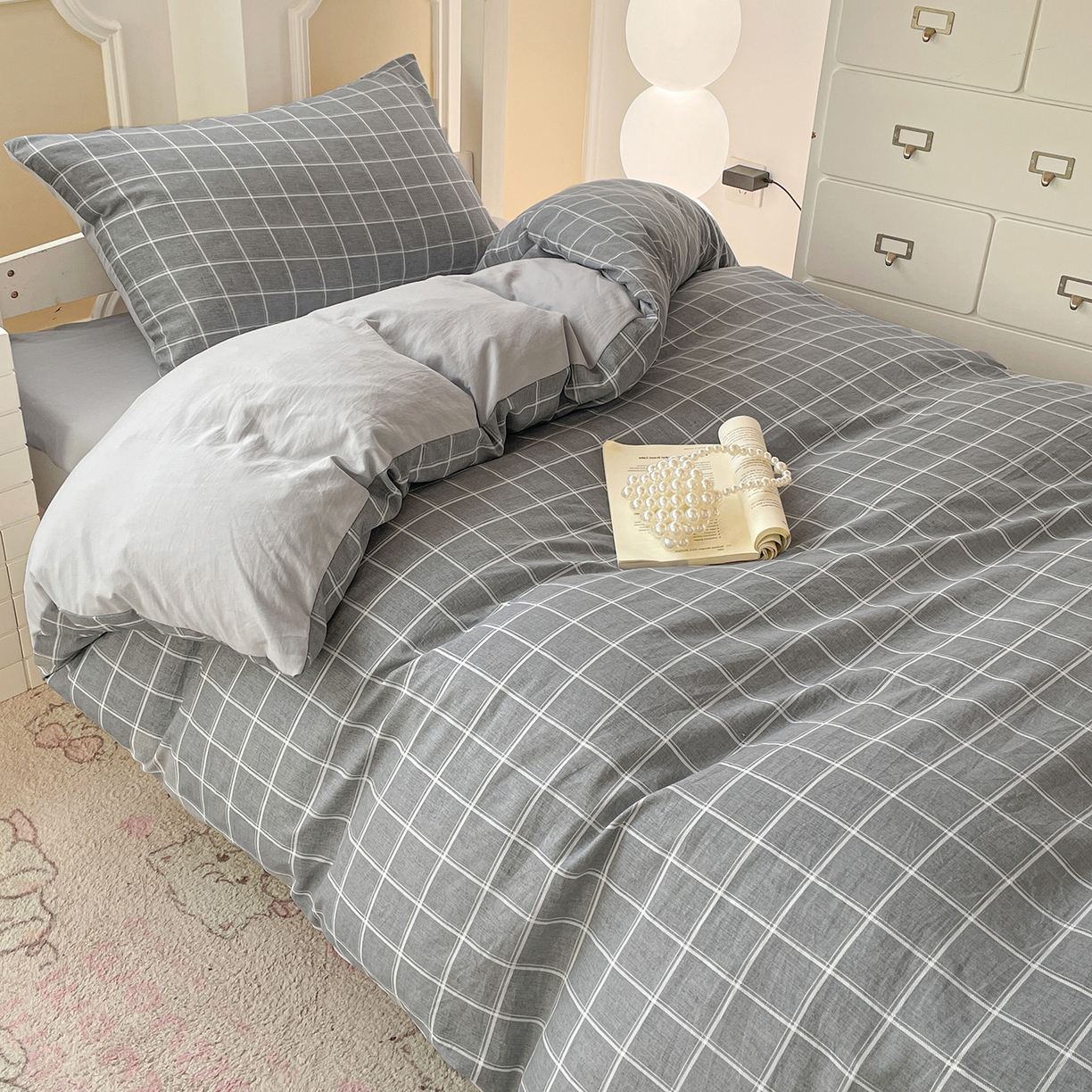 91家纺网 家纺一手货源 找家纺 纽缦家纺 2026新款水洗棉简约格子风学生床套件系列 弦韵-灰