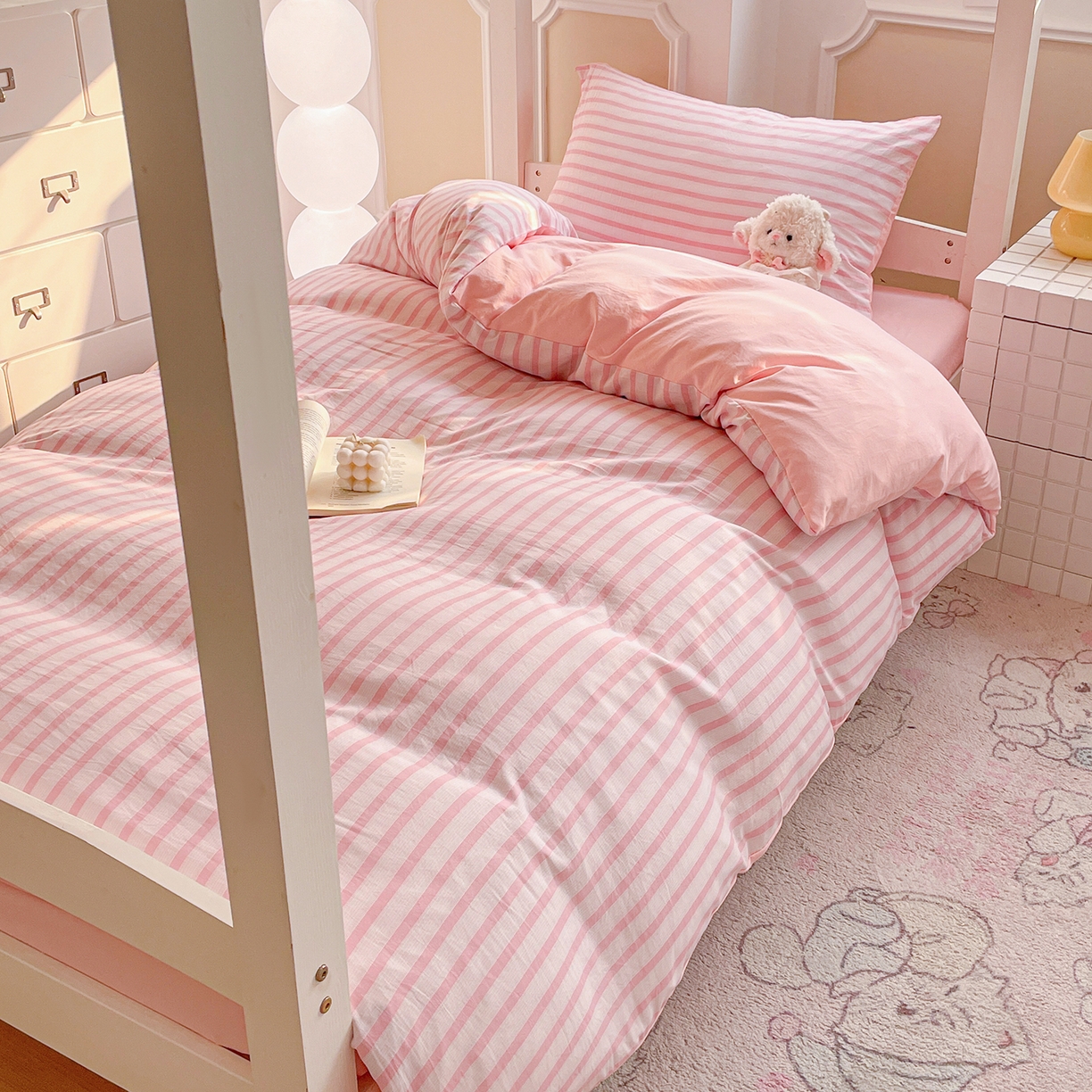 91家纺网 家纺一手货源 找家纺 纽缦家纺 2026新款水洗棉简约格子风学生床套件系列 爱慕-粉