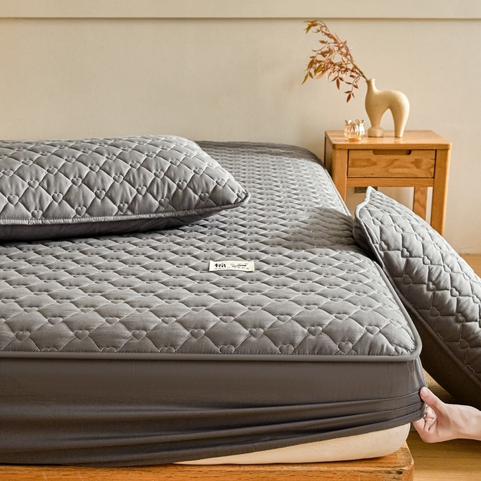 91家纺网 家纺一手货源 找家纺 邵依家纺 2026新款A类加厚纯棉夹棉全棉床笠13372提供买家秀 爱心-石墨灰