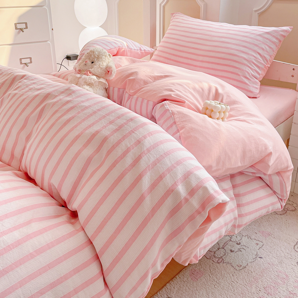 91家纺网 家纺一手货源 找家纺 纽缦家纺 2026新款水洗棉简约格子风学生床套件系列 爱慕-粉