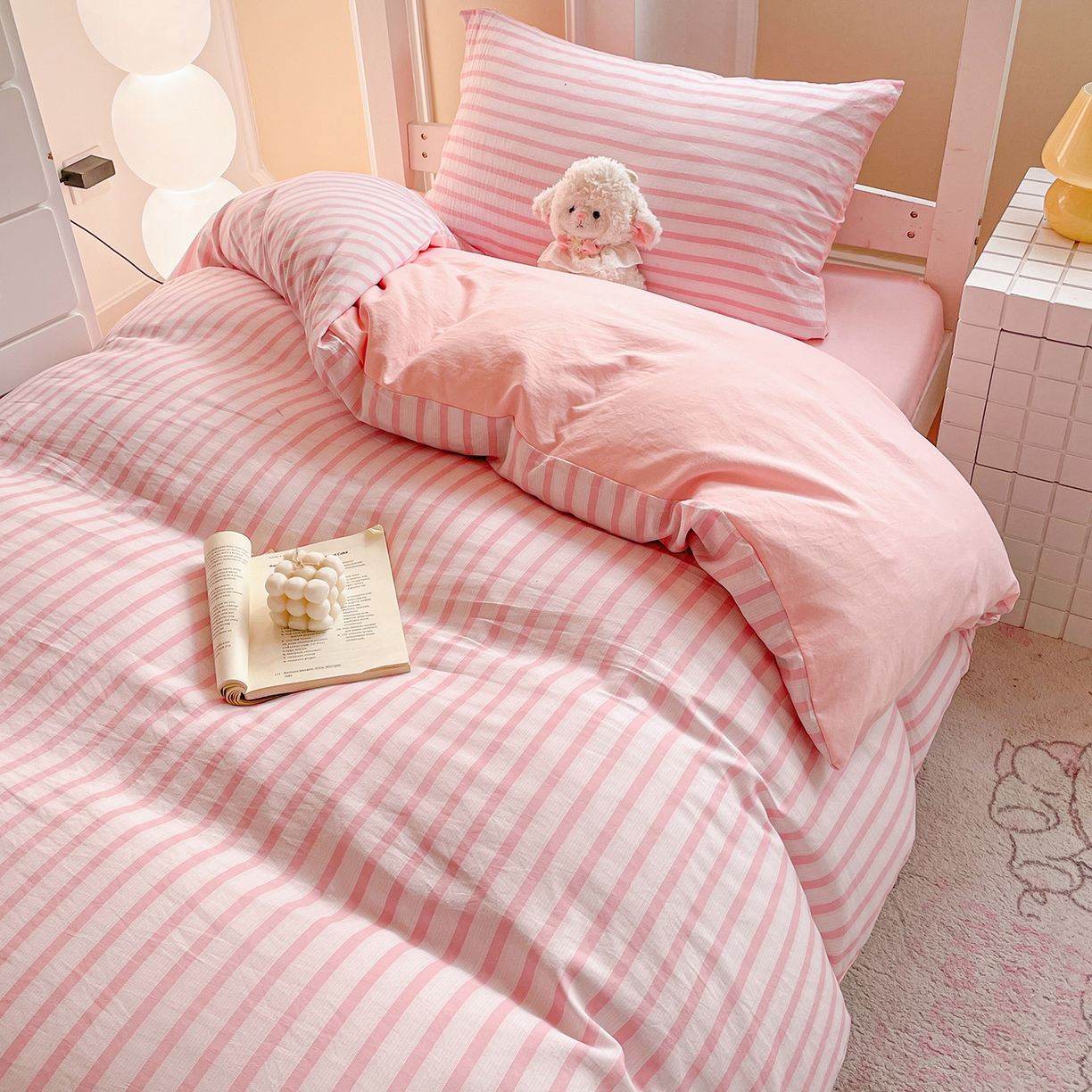 91家纺网 家纺一手货源 找家纺 纽缦家纺 2026新款水洗棉简约格子风学生床套件系列 爱慕-粉