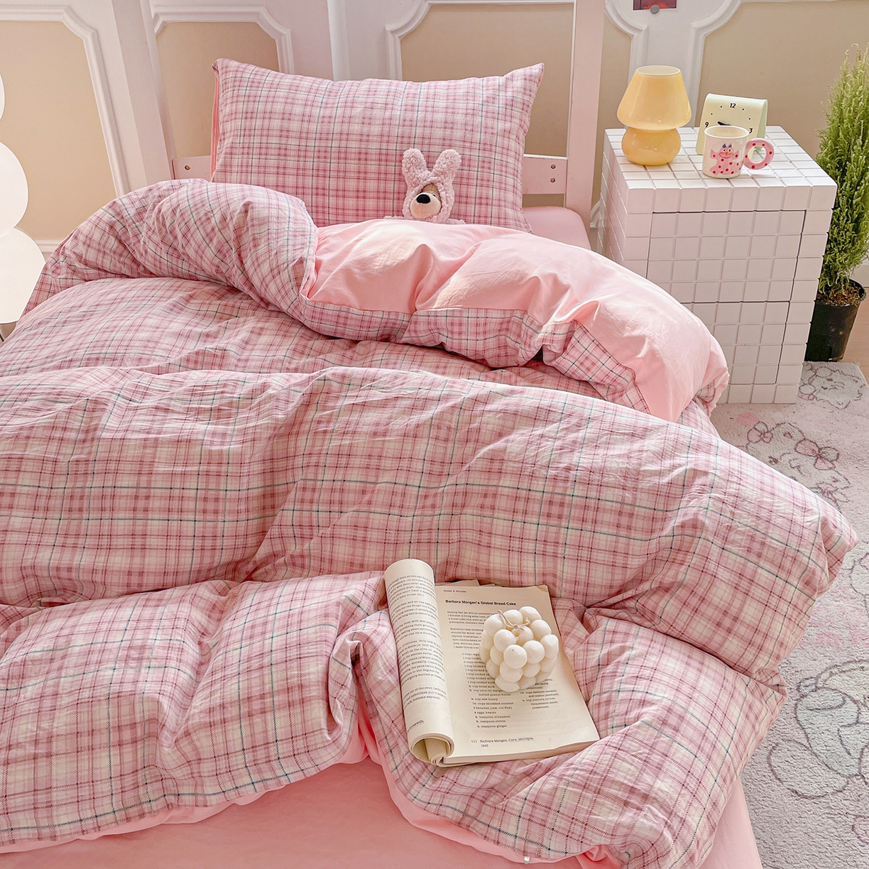 91家纺网 家纺一手货源 找家纺 纽缦家纺 2026新款水洗棉简约格子风学生床套件系列 半夏-粉