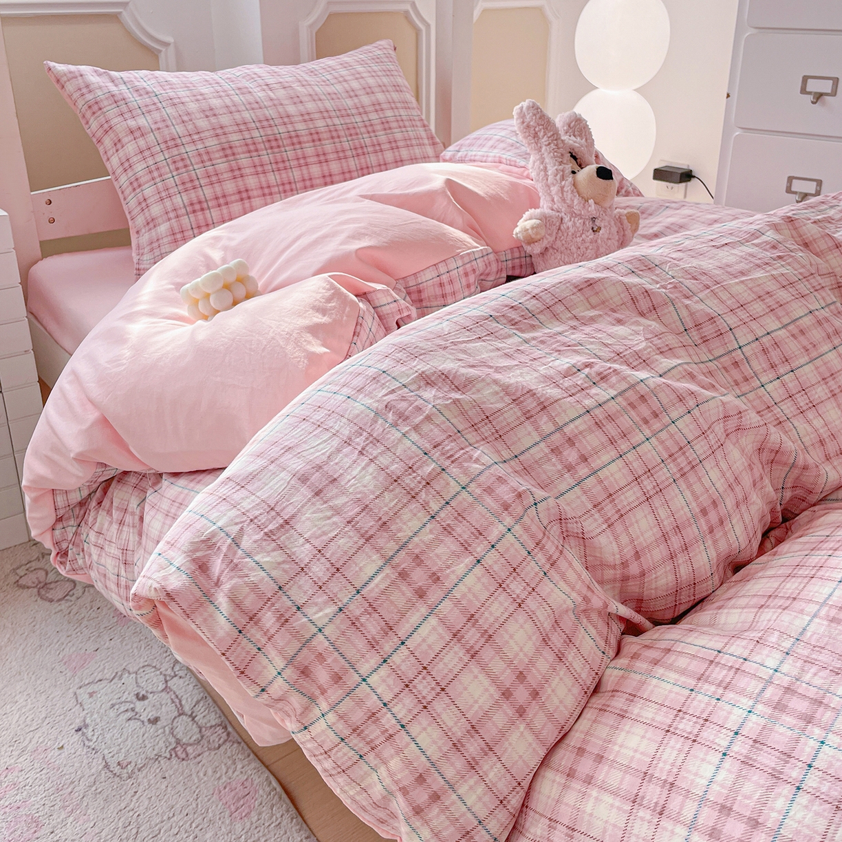 91家纺网 家纺一手货源 找家纺 纽缦家纺 2026新款水洗棉简约格子风学生床套件系列 半夏-粉