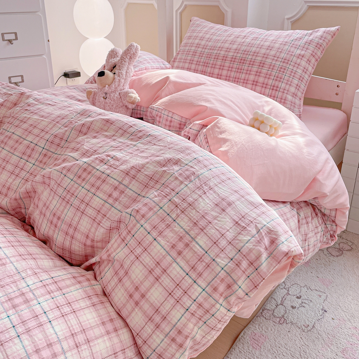 91家纺网 家纺一手货源 找家纺 纽缦家纺 2026新款水洗棉简约格子风学生床套件系列 半夏-粉