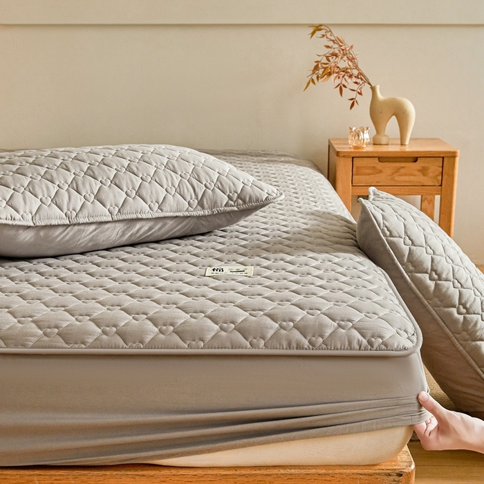 91家纺网 家纺一手货源 找家纺 邵依家纺 2026新款A类加厚纯棉夹棉全棉床笠13372提供买家秀 爱心-烟雾灰