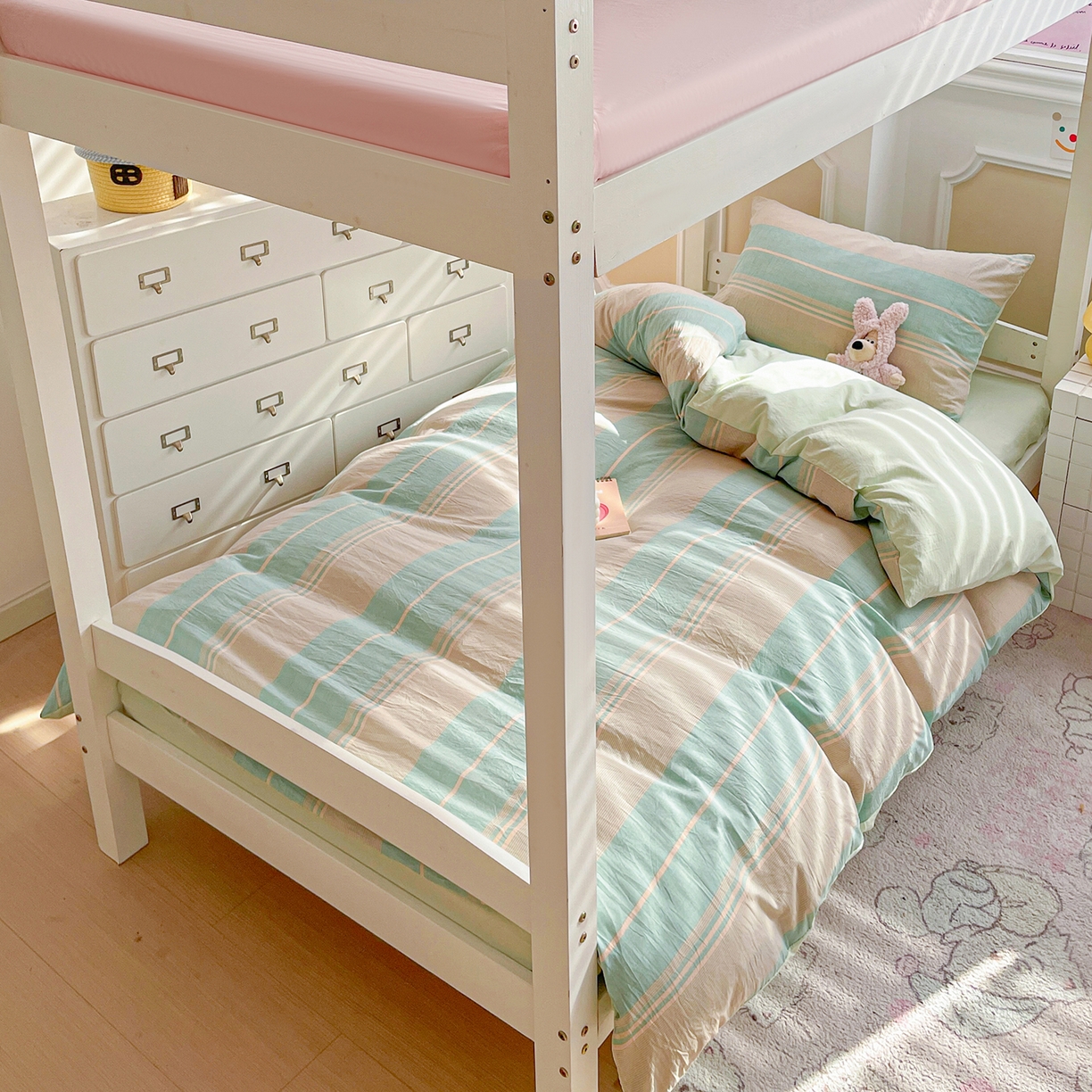 91家纺网 家纺一手货源 找家纺 纽缦家纺 2026新款水洗棉简约格子风学生床套件系列 淡香-绿