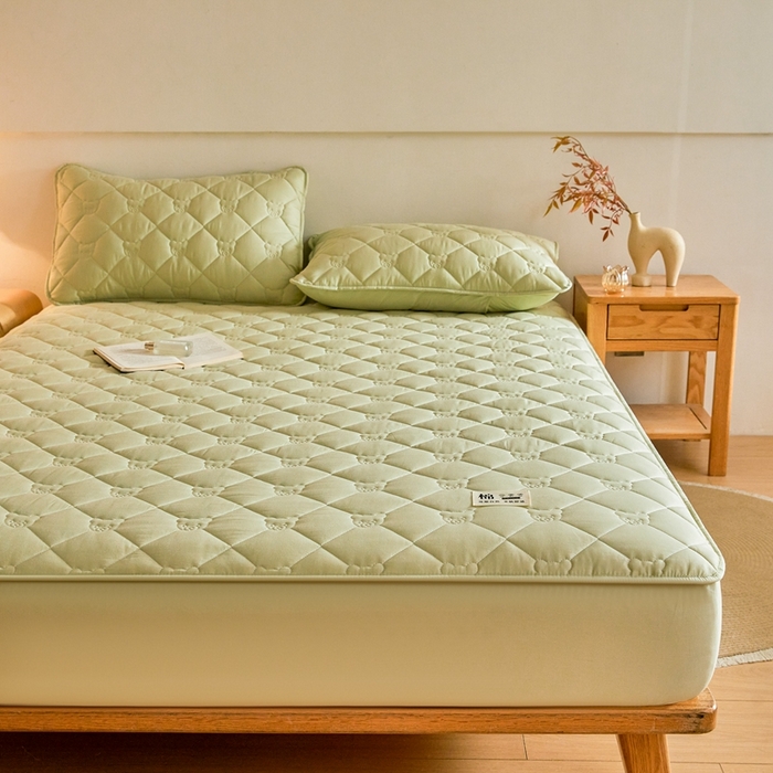 91家纺网 家纺一手货源 找家纺 邵依家纺 2026新款A类加厚纯棉夹棉全棉床笠13372提供买家秀 小熊-橄榄绿