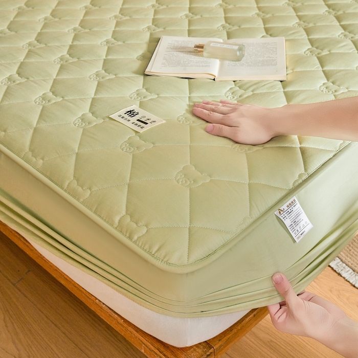 91家纺网 家纺一手货源 找家纺 邵依家纺 2026新款A类加厚纯棉夹棉全棉床笠13372提供买家秀 小熊-橄榄绿