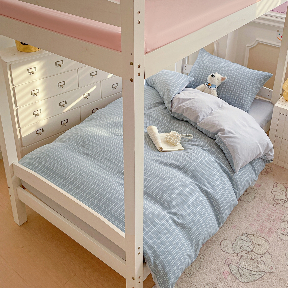 91家纺网 家纺一手货源 找家纺 纽缦家纺 2026新款水洗棉简约格子风学生床套件系列 海之声-灰