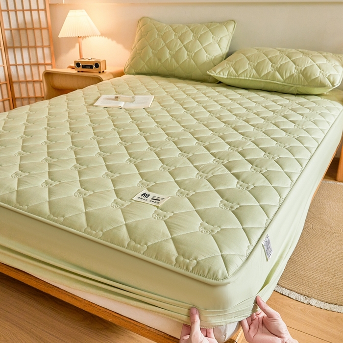 91家纺网 家纺一手货源 找家纺 邵依家纺 2026新款A类加厚纯棉夹棉全棉床笠13372提供买家秀 小熊-橄榄绿