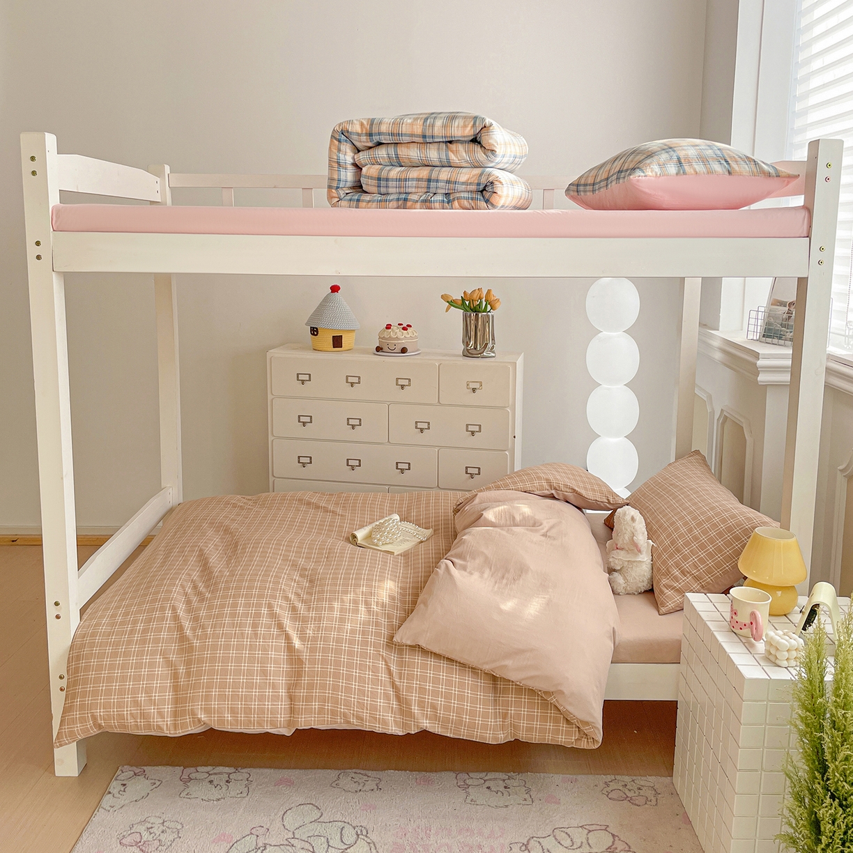 91家纺网 家纺一手货源 找家纺 纽缦家纺 2026新款水洗棉简约格子风学生床套件系列 海之声-咖