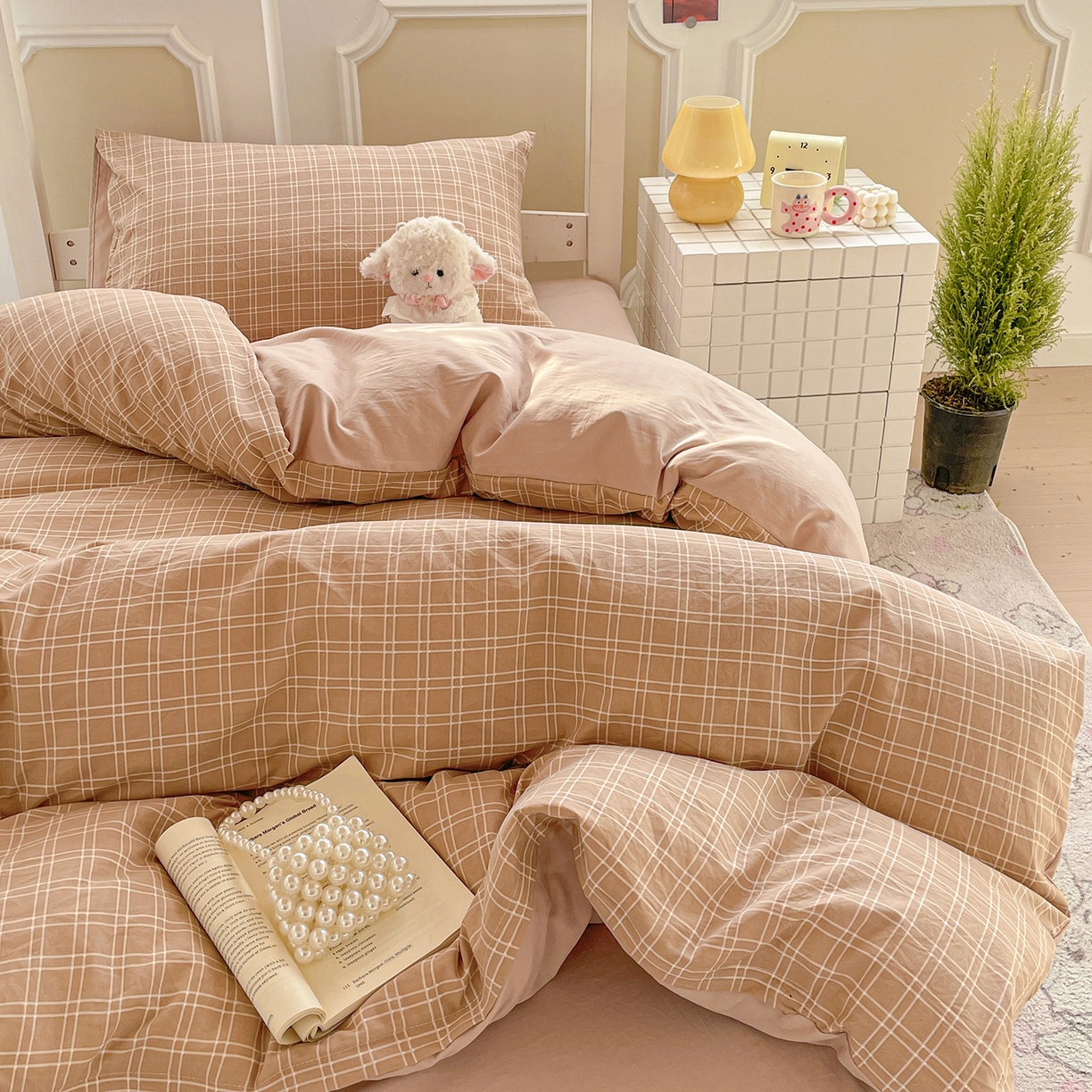 91家纺网 家纺一手货源 找家纺 纽缦家纺 2026新款水洗棉简约格子风学生床套件系列 海之声-咖