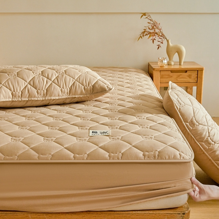 91家纺网 家纺一手货源 找家纺 邵依家纺 2026新款A类加厚纯棉夹棉全棉床笠13372提供买家秀 小熊-暖栗卡