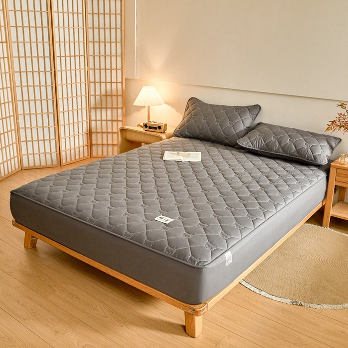 91家纺网 家纺一手货源 找家纺 邵依家纺 2026新款A类加厚纯棉夹棉全棉床笠13372提供买家秀 小熊-石墨灰