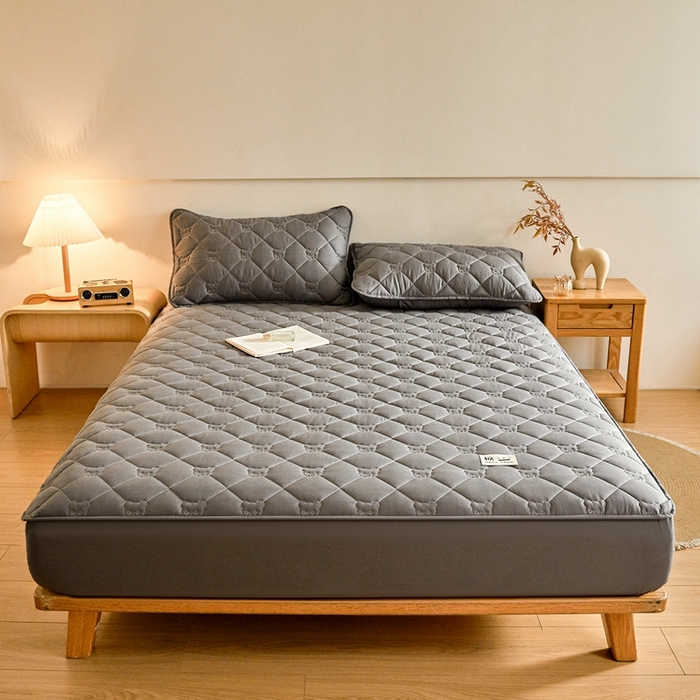 91家纺网 家纺一手货源 找家纺 邵依家纺 2026新款A类加厚纯棉夹棉全棉床笠13372提供买家秀 小熊-石墨灰