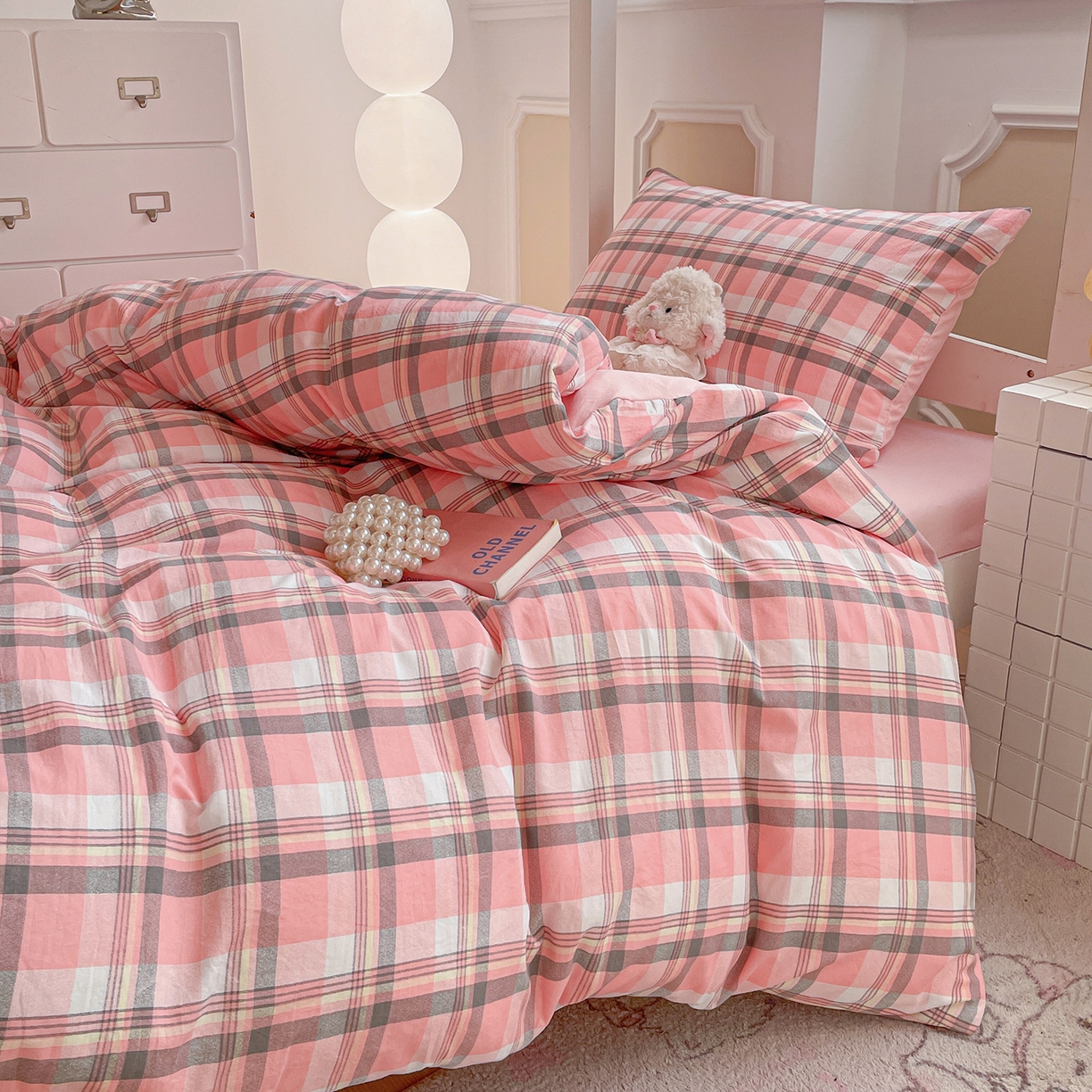 91家纺网 家纺一手货源 找家纺 纽缦家纺 2026新款水洗棉简约格子风学生床套件系列 简意-粉