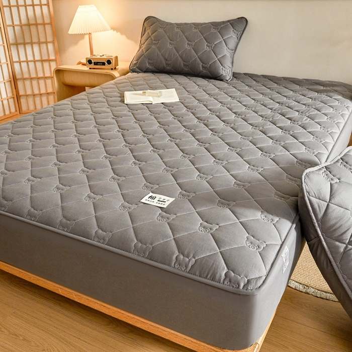 91家纺网 家纺一手货源 找家纺 邵依家纺 2026新款A类加厚纯棉夹棉全棉床笠13372提供买家秀 小熊-石墨灰